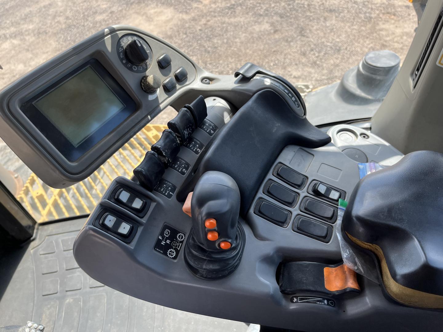 ./imagenes/INVOICE/2019/16553/TRACTOR SOBRE ORUGAS CATERPILLAR CHALLENGER MT855 (32).JPG